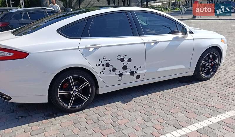 Седан Ford Fusion 2015 в Нікополі