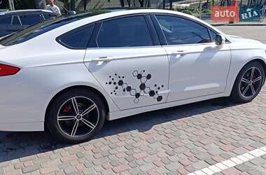 Седан Ford Fusion 2015 в 