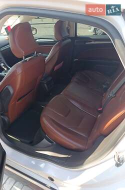 Седан Ford Fusion 2015 в 