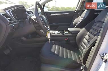 Седан Ford Fusion 2015 в 