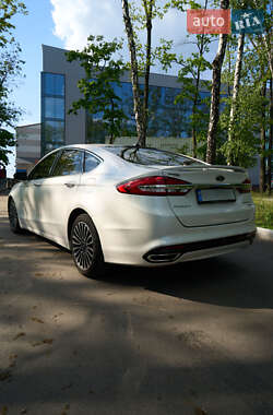 Седан Ford Fusion 2016 в 