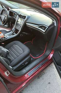 Седан Ford Fusion 2015 в 