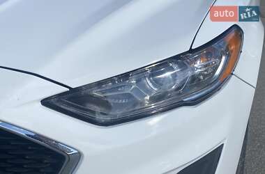 Седан Ford Fusion 2019 в 