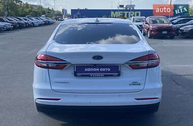 Седан Ford Fusion 2019 в 