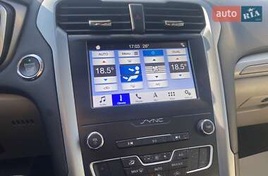 Седан Ford Fusion 2019 в 