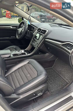 Седан Ford Fusion 2016 в 