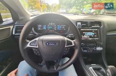 Седан Ford Fusion 2015 в 