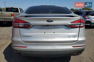 Седан Ford Fusion 2019 в 