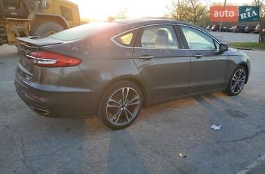 Седан Ford Fusion 2019 в 