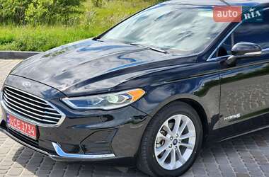 Седан Ford Fusion 2018 в 