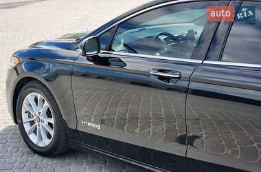 Седан Ford Fusion 2018 в 