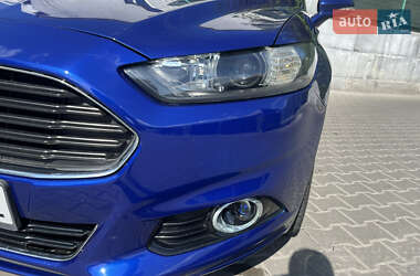 Седан Ford Fusion 2015 в 