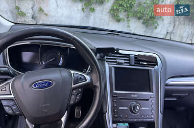 Седан Ford Fusion 2015 в 