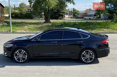 Седан Ford Fusion 2019 в 