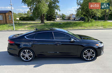 Седан Ford Fusion 2019 в 