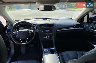 Седан Ford Fusion 2019 в 