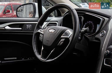 Седан Ford Fusion 2018 в 