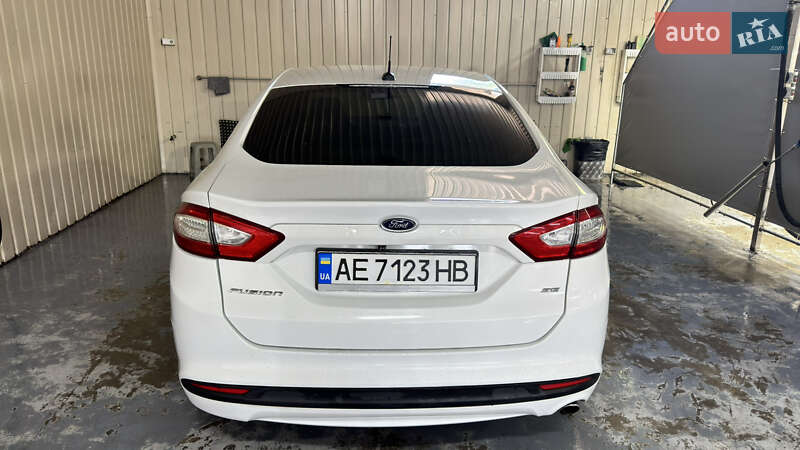 Седан Ford Fusion 2013 в Кам'янському