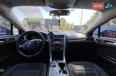Седан Ford Fusion 2016 в 