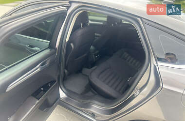 Седан Ford Fusion 2013 в 