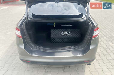 Седан Ford Fusion 2013 в 