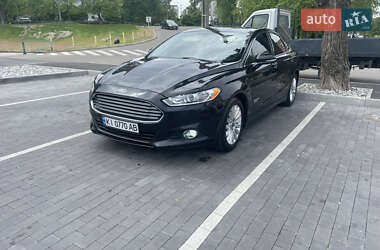 Седан Ford Fusion 2015 в 