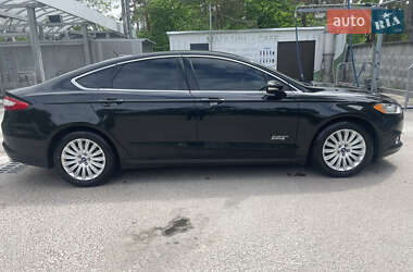 Седан Ford Fusion 2015 в 