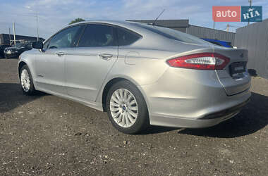 Седан Ford Fusion 2015 в 