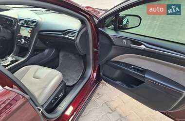 Седан Ford Fusion 2017 в 