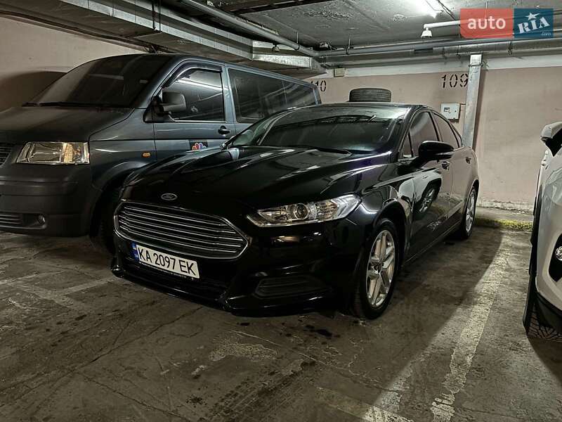 Седан Ford Fusion 2015 в 