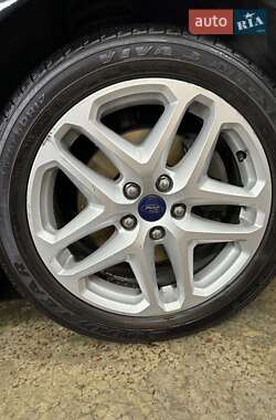 Седан Ford Fusion 2015 в 