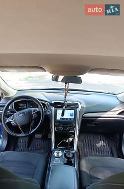 Седан Ford Fusion 2017 в 