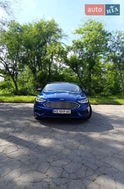 Седан Ford Fusion 2017 в 