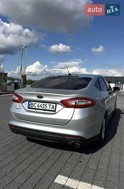 Седан Ford Fusion 2016 в 