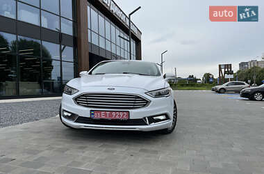 Седан Ford Fusion 2016 в 
