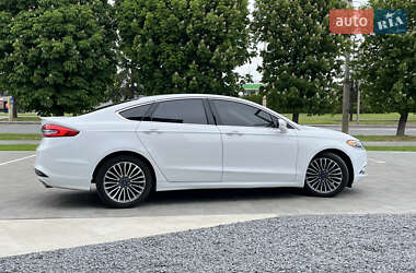 Седан Ford Fusion 2016 в 