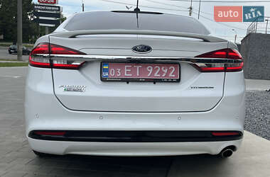 Седан Ford Fusion 2016 в 