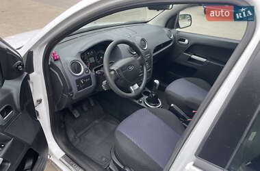 Хэтчбек Ford Fusion 2010 в 