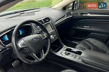 Седан Ford Fusion 2017 в 
