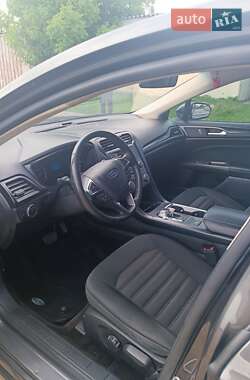 Седан Ford Fusion 2018 в 