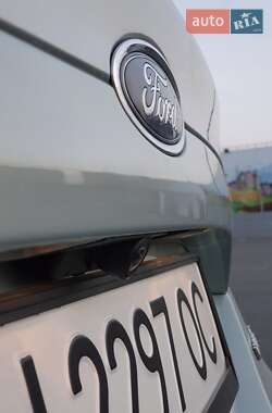Седан Ford Fusion 2012 в 