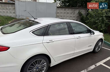 Седан Ford Fusion 2012 в 