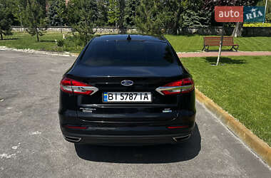 Седан Ford Fusion 2018 в 