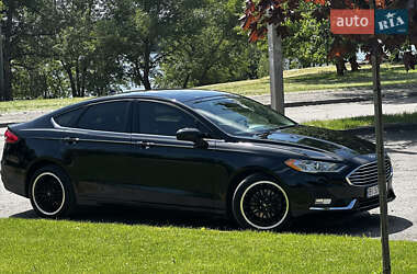 Седан Ford Fusion 2018 в 