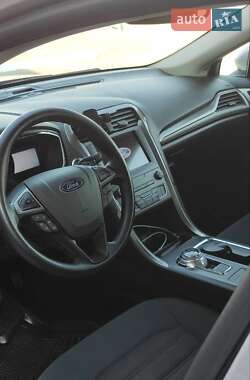 Седан Ford Fusion 2018 в 
