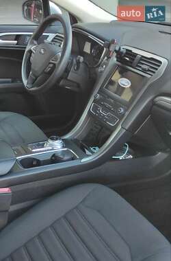 Седан Ford Fusion 2018 в 