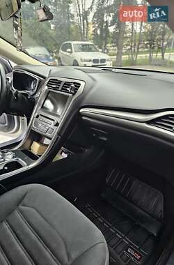 Седан Ford Fusion 2016 в 