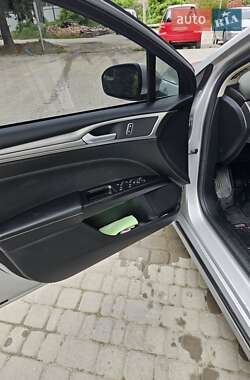 Седан Ford Fusion 2016 в 