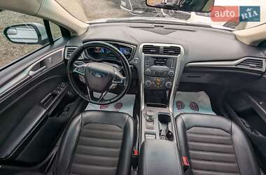Седан Ford Fusion 2017 в 