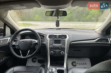 Седан Ford Fusion 2016 в 